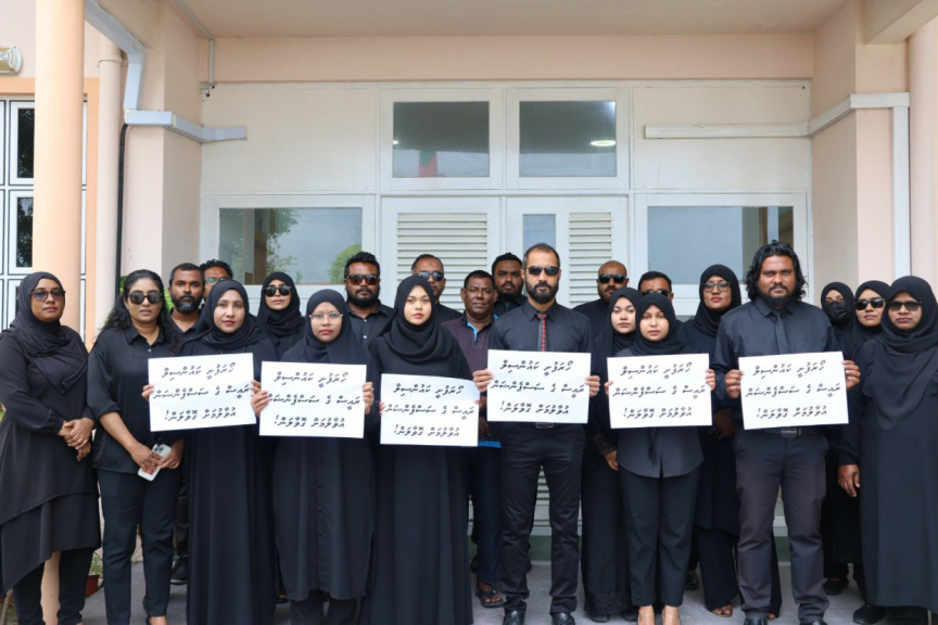 Hoarafushi Residents Protest in Black Over Suspension of Council President