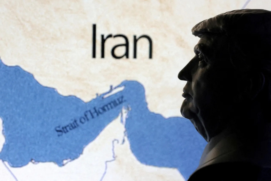 US Warns Its Ships to Steer Clear of Iranian Waters in Gulf