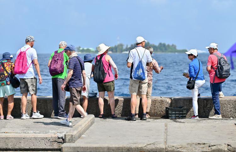 Tourists in Roadha Island Allowed to Experience Traditional Islamic Practices