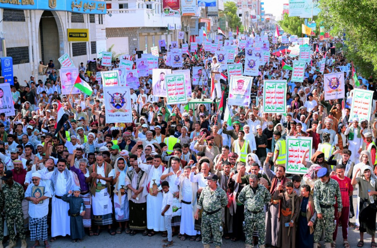 Houthis Warn of 'Painful' Response If US Enters Yemen War