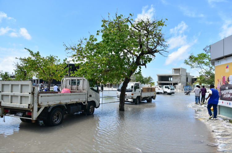 UN adopts historic resolution on sea-level rise, with Maldives playing a leading role