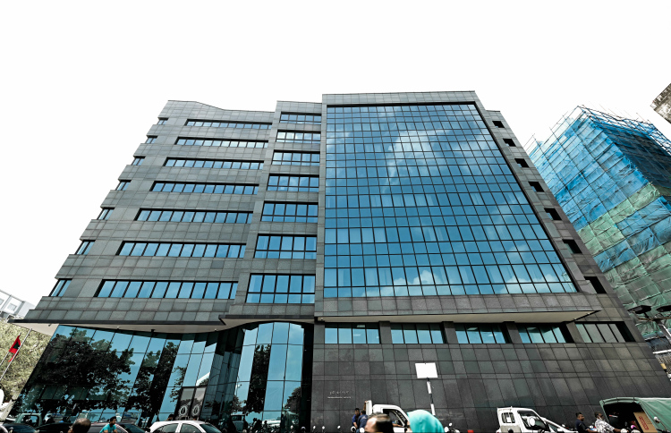 Maldives Central Bank Limits $1,000 Medical Dollar Sales to Six Countries