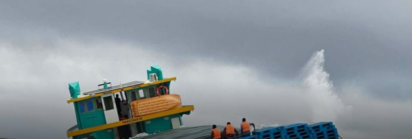 Police Respond to Sinking Supply Boat Near Fuvahmulah City