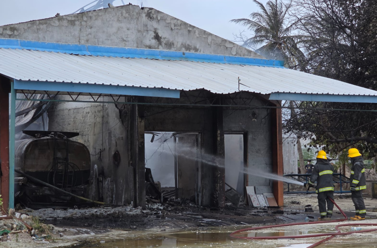 Fire at Petrol Shed in Funadhoo Threatens Nearby Houses