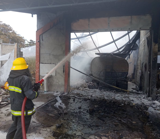 90% of Funaadhoo Petrol Shed Fire Contained; 4 Houses, 5 Workshops Affected
